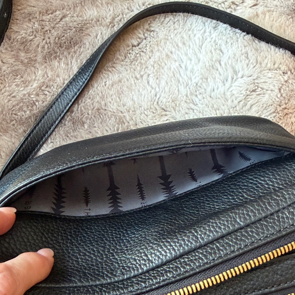 Thacker Shay Leather Camera Crossbody Bag Black Pebble Gold Hardware - Picture 11 of 16